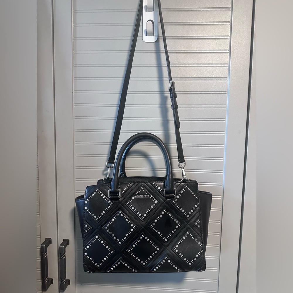Michael Kors Selma Bag w/Diamond Grommets & MK Quilted Long Wallet MSRP: $558 - Picture 4 of 16